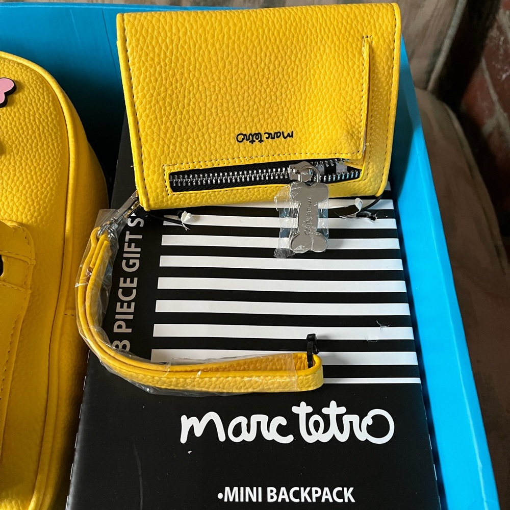 Marc Tetro  dachshund, mini bag backpack wallet great for dog lovers new attacks - Picture 13 of 13